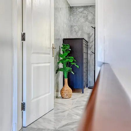 Luxury Sea Views Heart Of St Julians San Ġiljan