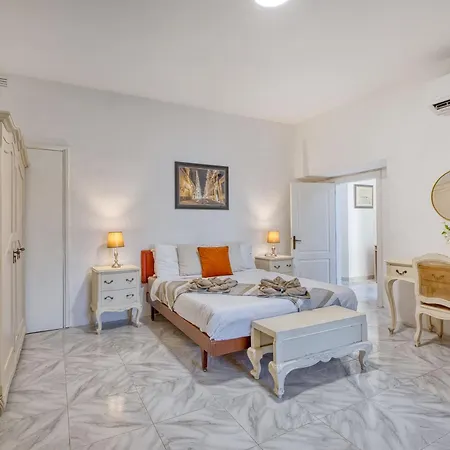Villa Luxury Sea Views Heart Of St Julians *