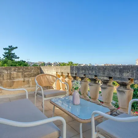 Luxury Sea Views Heart Of St Julians San Ġiljan