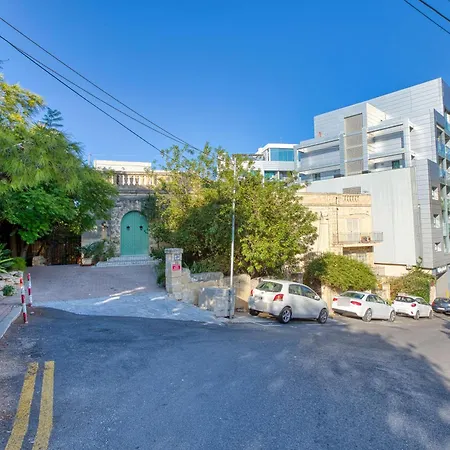 Luxury Sea Views Heart Of St Julians Сент Джулианс