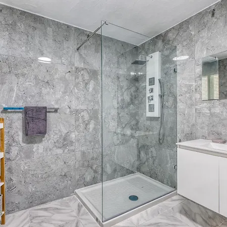 Villa Luxury Sea Views Heart Of St Julians *