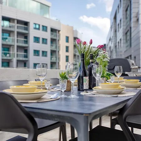 Luxury Sea Views Heart Of St Julians *