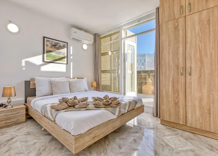 Villa Luxury Sea Views Heart Of St Julians San Julián