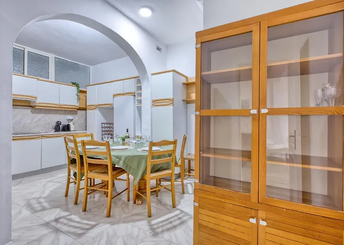 Luxury Sea Views Heart Of St Julians