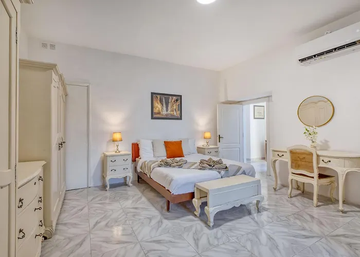 Villa Luxury Sea Views Heart Of St Julians *