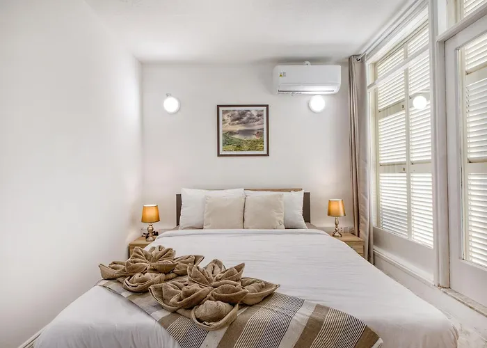 Villa Luxury Sea Views Heart Of St Julians *