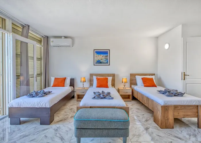 Villa Luxury Sea Views Heart Of St Julians San Giuliano