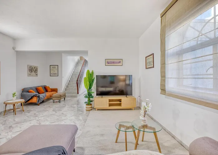 Villa Luxury Sea Views Heart Of St Julians *