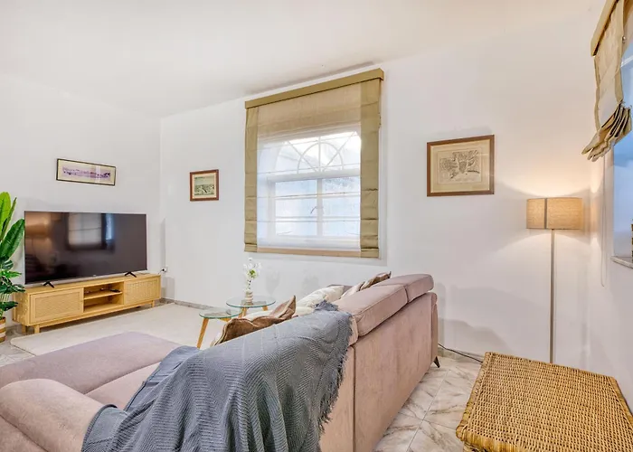 Villa Luxury Sea Views Heart Of St Julians San Julián