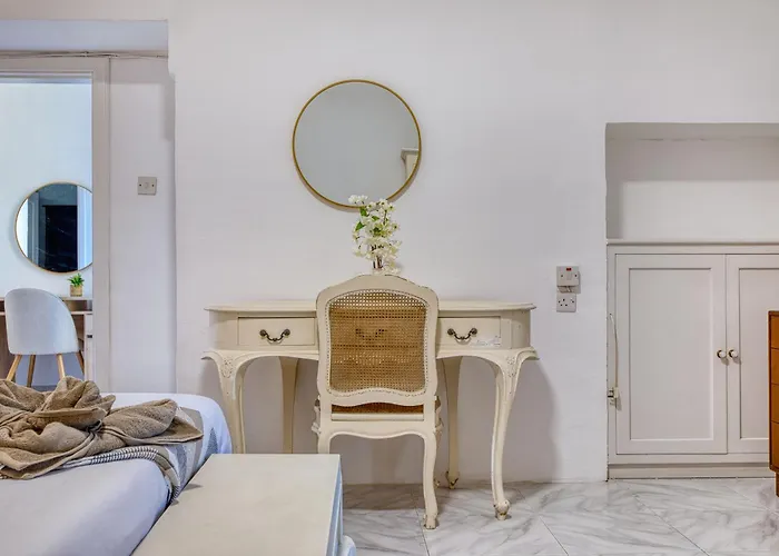 Villa Luxury Sea Views Heart Of St Julians *