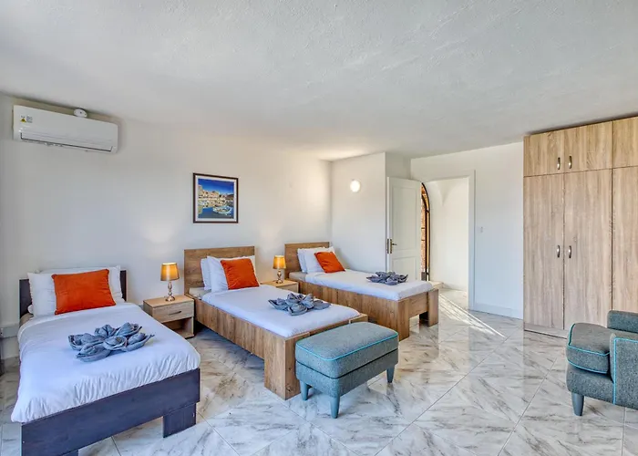 Luxury Sea Views Heart Of St Julians * San Julián