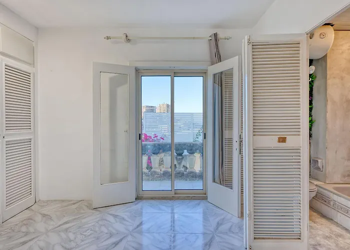 Luxury Sea Views Heart Of St Julians