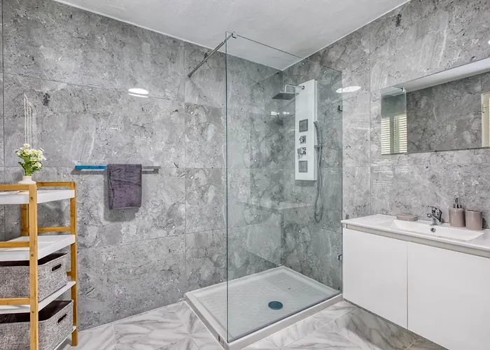 Villa Luxury Sea Views Heart Of St Julians *