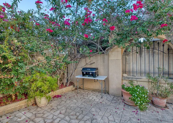 Villa Luxury Sea Views Heart Of St Julians *