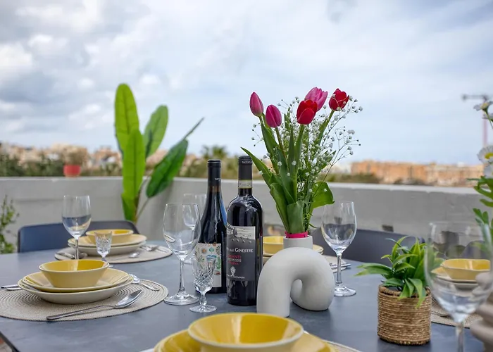 Luxury Sea Views Heart Of St Julians * San Julián